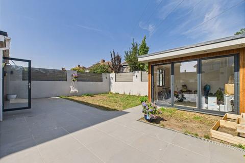 10 Ridgeway Close, Southwick, Brighton, BN42 4QQ