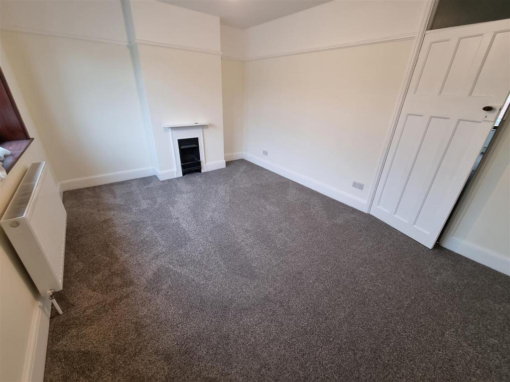 Bedroom 1 (2)