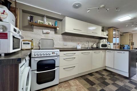 5 bedroom semi-detached house for sale, Crown Way, Southminster