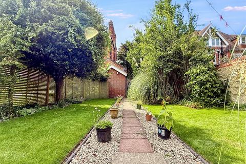 2 bedroom flat for sale, Grassington Road, Eastbourne