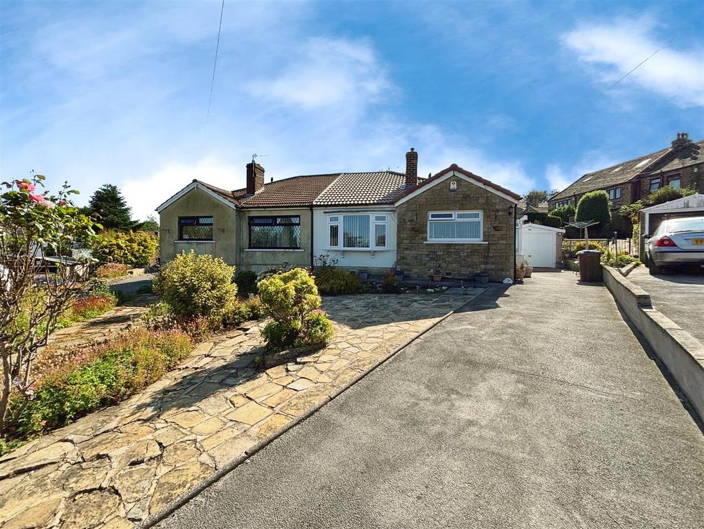 Front Garden &amp; Driveway