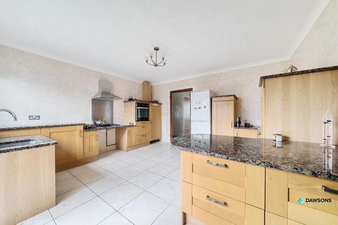 3 bedroom detached bungalow for sale, Y Llwyn, Llanelli