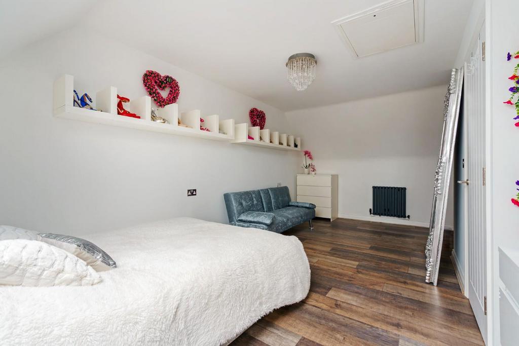 87787 6 Cairn Avenue Guiseley  (28) low.jpg