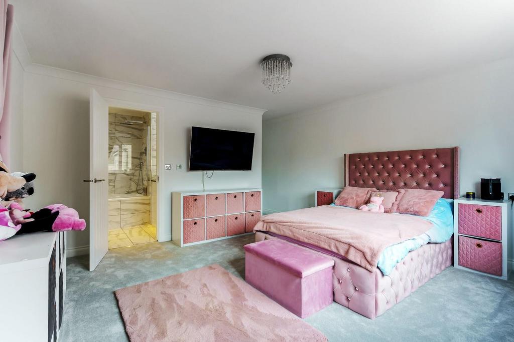 87787 6 Cairn Avenue Guiseley  (32) low.jpg