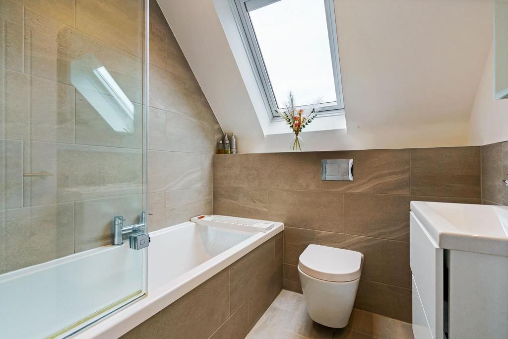 87787 6 Cairn Avenue Guiseley  (34) low.jpg