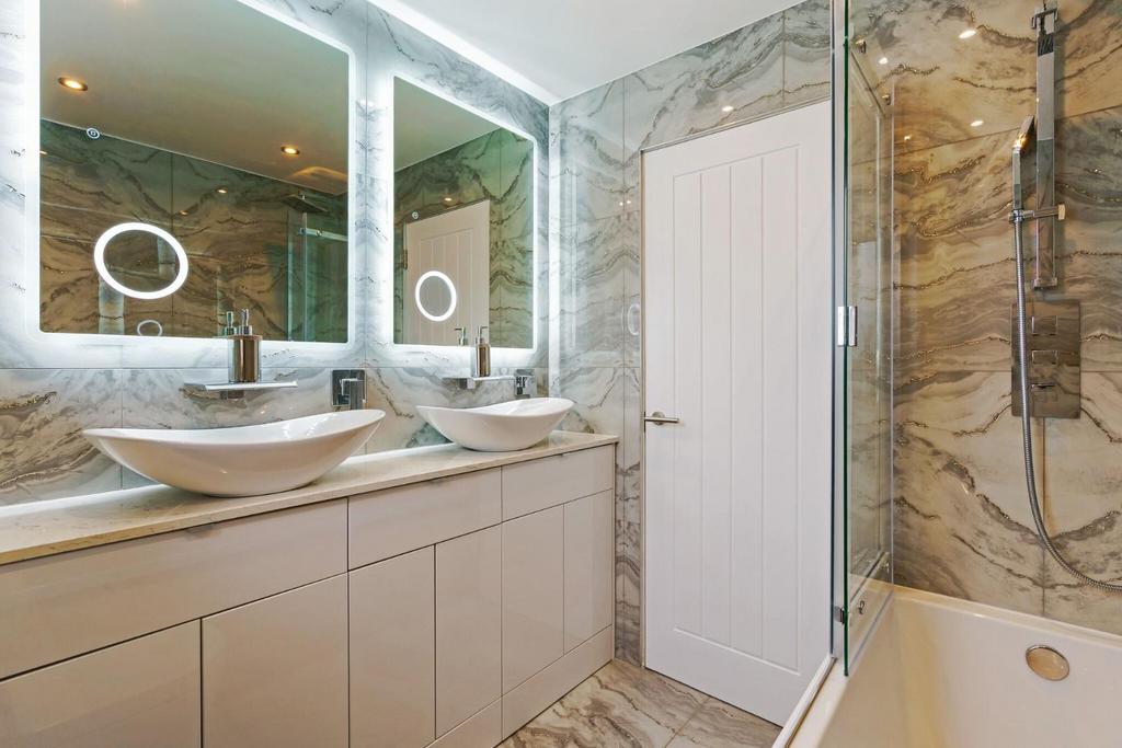 87787 6 Cairn Avenue Guiseley  (35) low.jpg