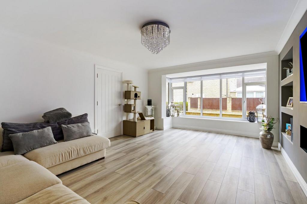 87787 6 Cairn Avenue Guiseley  (10) low.jpg