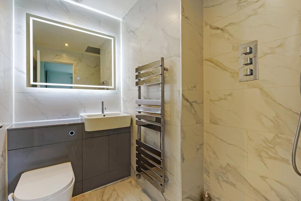 87787 6 Cairn Avenue Guiseley  (38) low.jpg