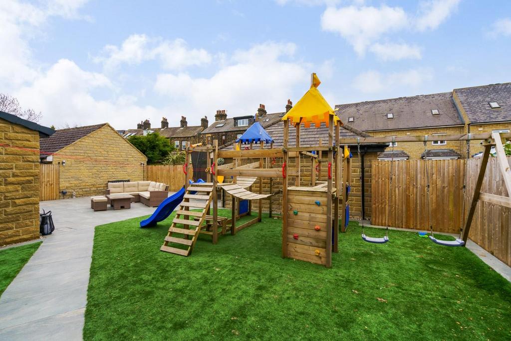 87787 6 Cairn Avenue Guiseley  (44) low.jpg