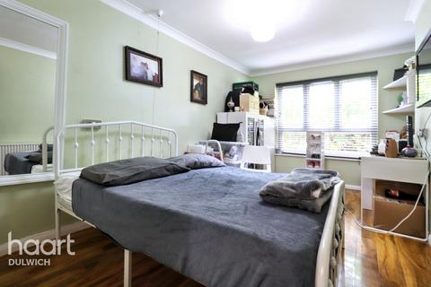 undefined, Cedar Close, London