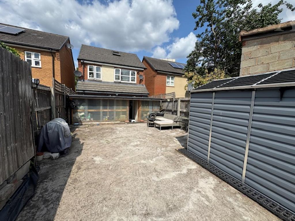 32 Ward Close Garden