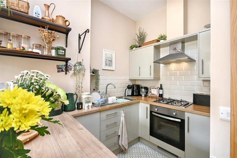2 bedroom flat for sale, Jevington Gardens, Eastbourne
