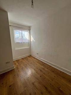 3 bedroom terraced house to rent, Barking , IG11