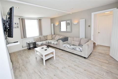 72 Bradford Road, Tingley, Wakefield, WF3 1NN