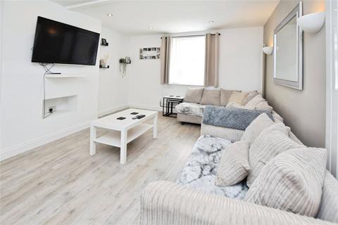 72 Bradford Road, Tingley, Wakefield, WF3 1NN