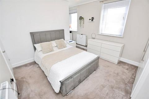 72 Bradford Road, Tingley, Wakefield, WF3 1NN