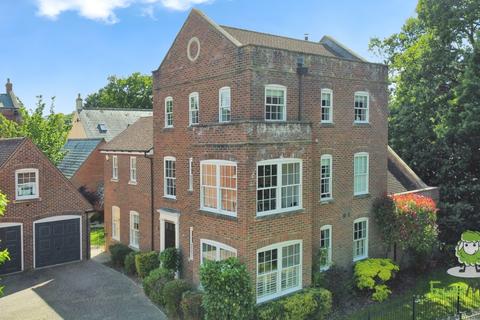 3 Fernhill Place, Sherfield On Loddon, Hook, RG27 0SJ