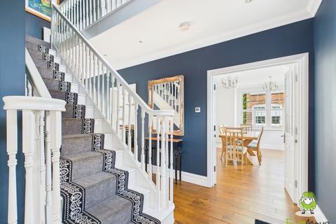 3 Fernhill Place, Sherfield On Loddon, Hook, RG27 0SJ
