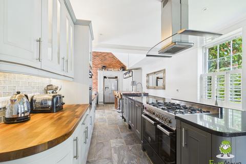 3 Fernhill Place, Sherfield On Loddon, Hook, RG27 0SJ