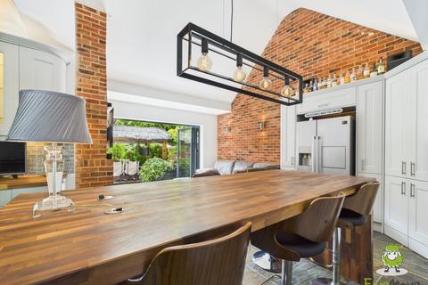 3 Fernhill Place, Sherfield On Loddon, Hook, RG27 0SJ