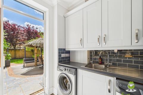 3 Fernhill Place, Sherfield On Loddon, Hook, RG27 0SJ