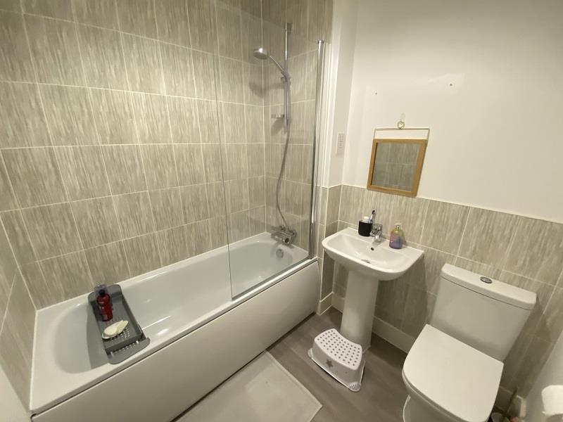 F92 Bathroom.JPG