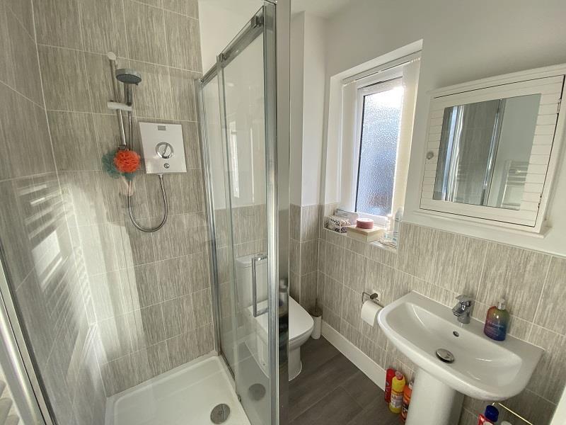 F92 Ensuite.JPG