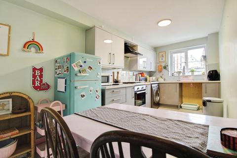 undefined, Bath Road, Swindon SN1