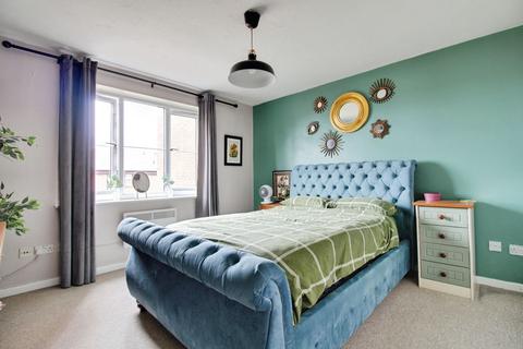 undefined, Bath Road, Swindon SN1