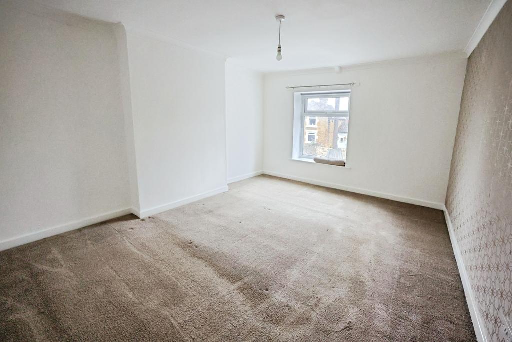Pbox-bedroom-325354.JPG