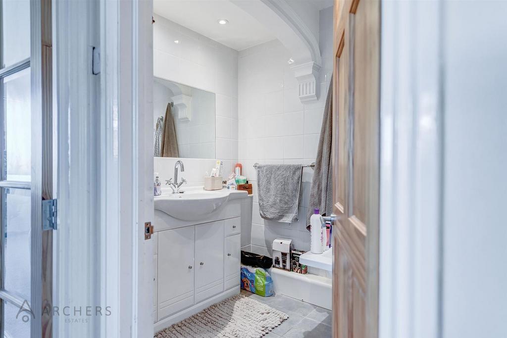Flat5,16 Moorbank Road(Interior)-14.jpg