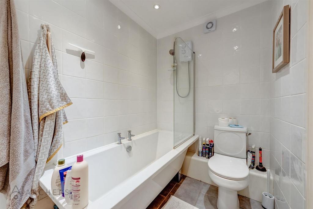 Flat5,16 Moorbank Road(Interior)-15.jpg