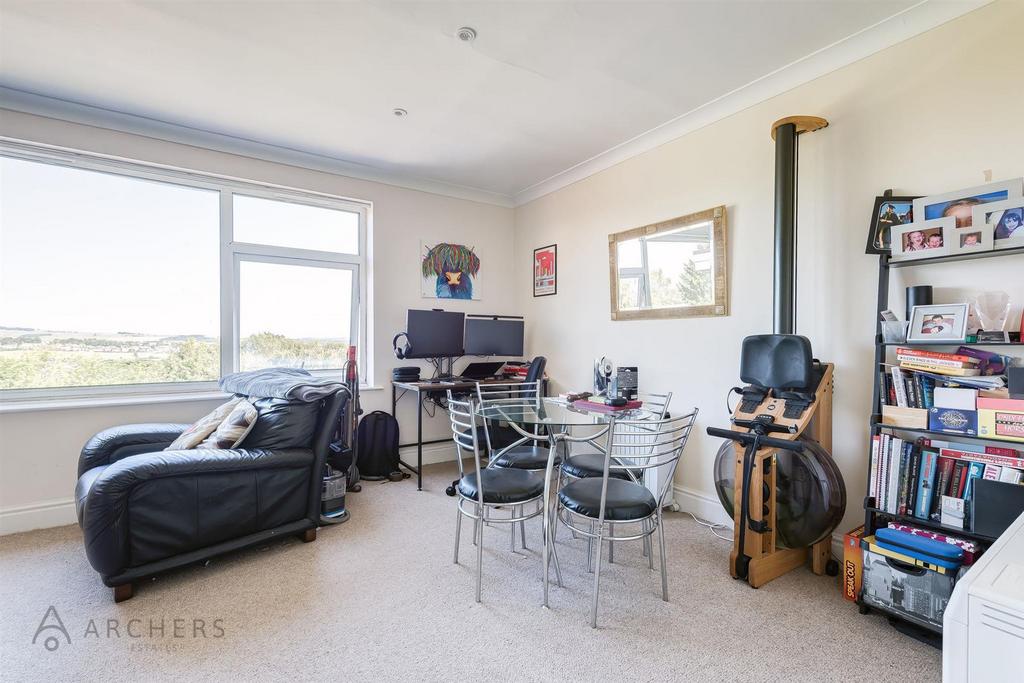 Flat5,16 Moorbank Road(Interior)-4.jpg