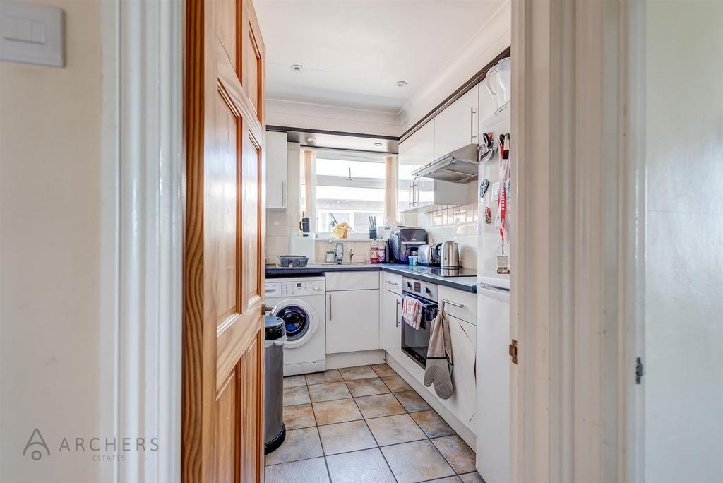 Flat5,16 Moorbank Road(Interior)-6.jpg