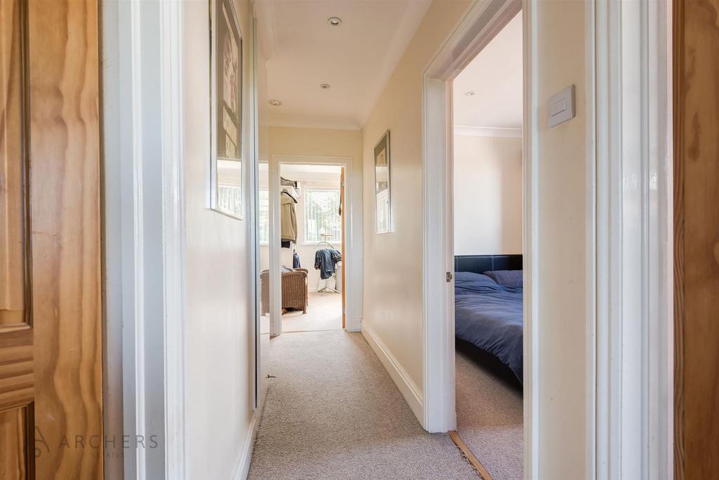 Flat5,16 Moorbank Road(Interior)-8.jpg