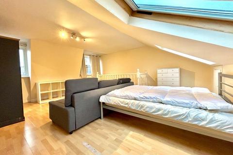 3 bedroom maisonette for sale, Broughton Road, London
