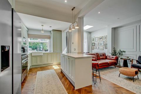 35 Woodberry Grove, London, N12 0DN