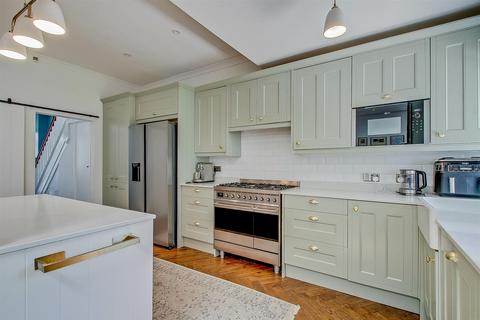 35 Woodberry Grove, London, N12 0DN