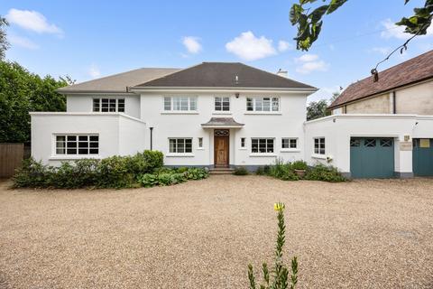 Brighton Road, Horsham, RH13