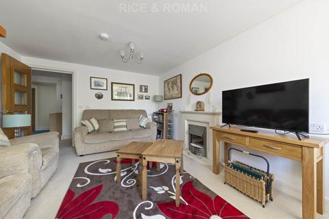 2 bedroom retirement property for sale, Oatlands Avenue, Weybridge KT13