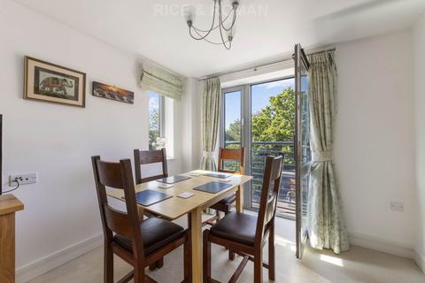 2 bedroom retirement property for sale, Oatlands Avenue, Weybridge KT13