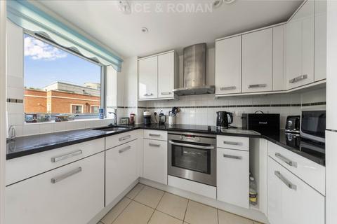 2 bedroom retirement property for sale, Oatlands Avenue, Weybridge KT13