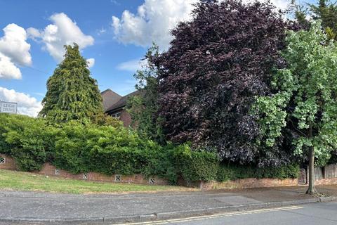 1 Leigh Drive, Romford, RM3 7YJ