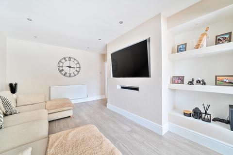 64 Collins Meadow, Harlow, CM19 4EN