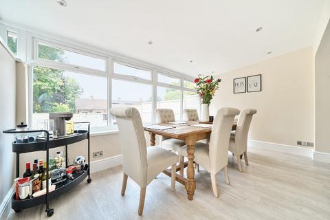 64 Collins Meadow, Harlow, CM19 4EN