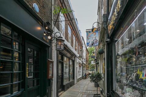 undefined, Brewers Lane, Richmond, TW9