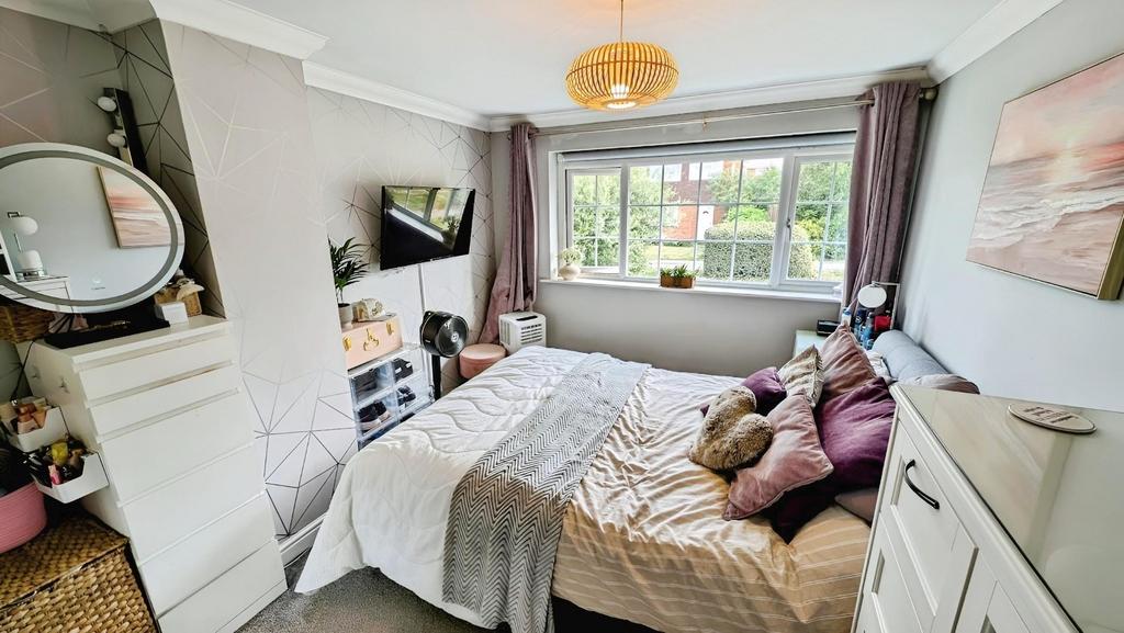 98 Finch bed 1.jpg