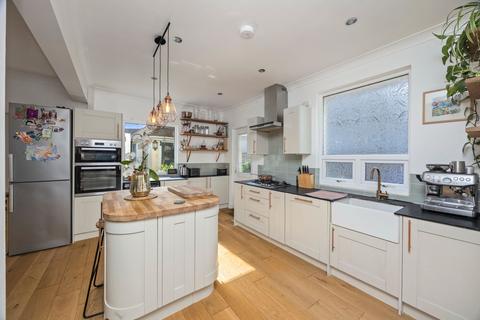 1 Abbots Way, Lancing, BN15 9DH