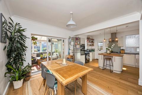 1 Abbots Way, Lancing, BN15 9DH