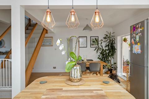 1 Abbots Way, Lancing, BN15 9DH